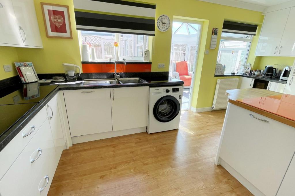 5- Kitchen