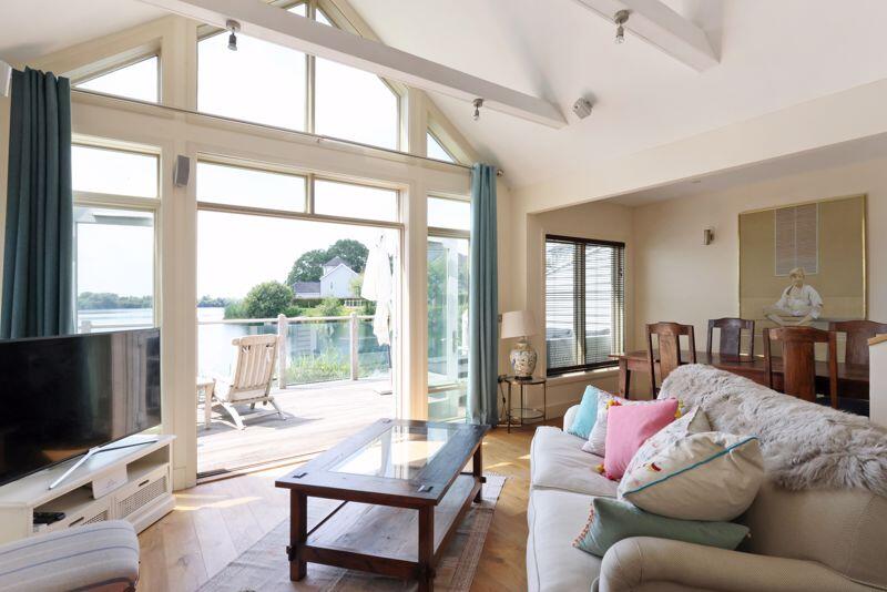 Living area to deck