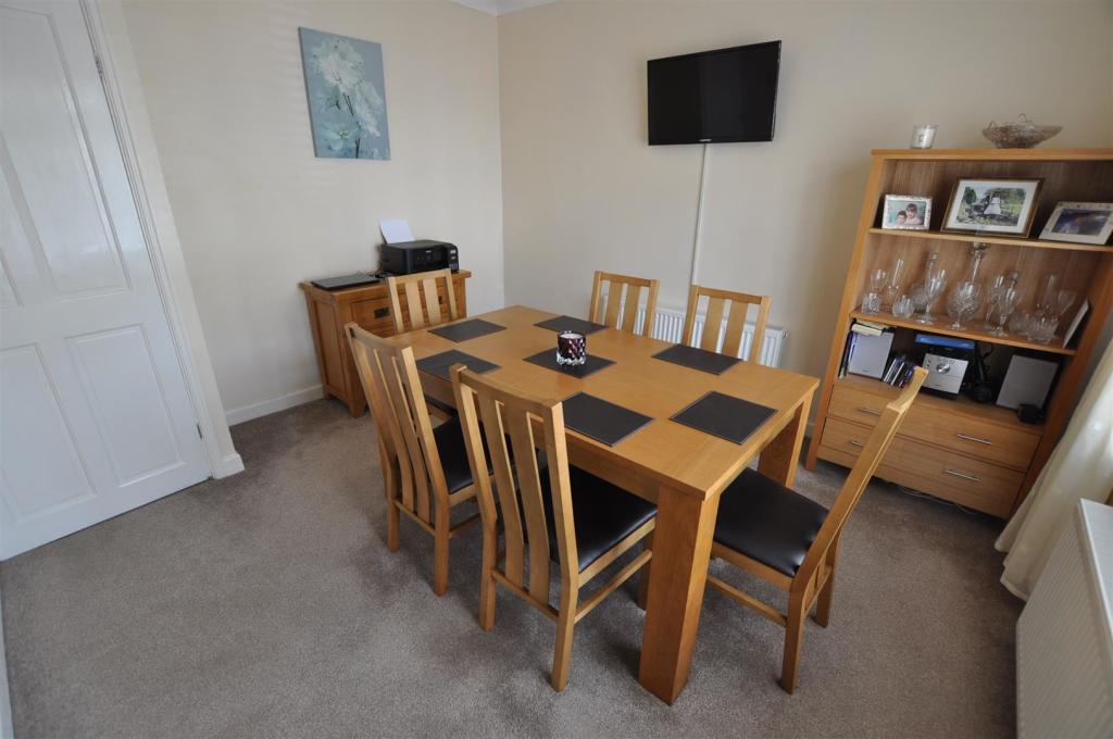 Dining Room1.JPG