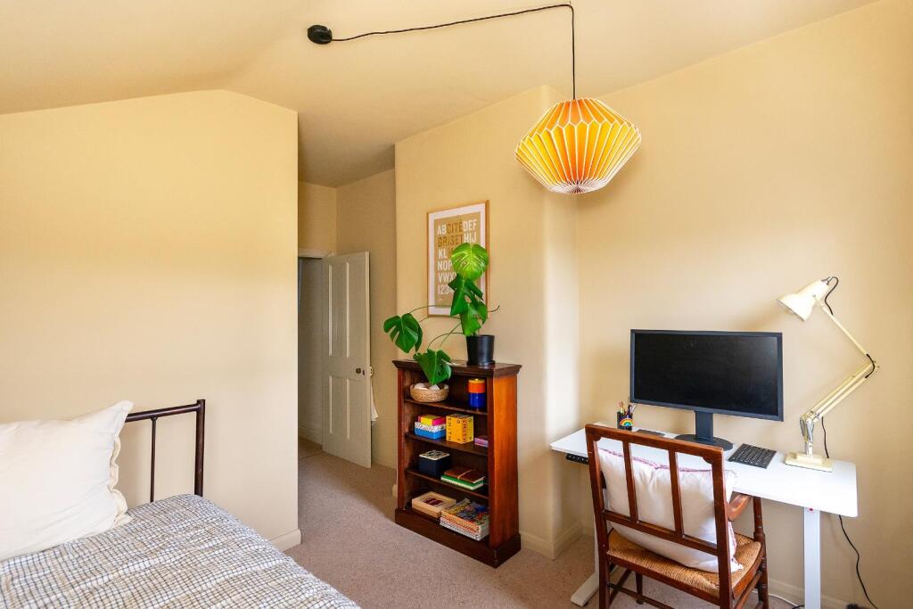 0B2RHD - Bedroom A.jpg