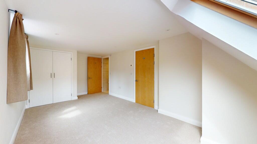 Bedroom 1 - Angle...