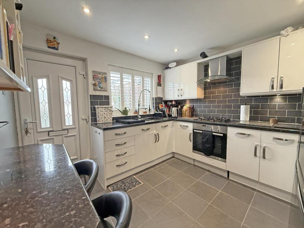 Edwards Close 27 - Kitchen 2...jpg