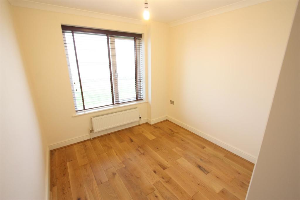 1 Longshore Apartments Bedroom 3