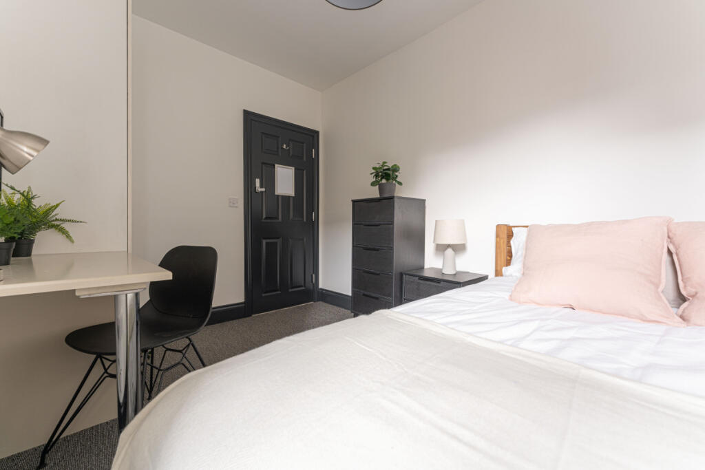 Flat T, Hosiery, Bedroom 3