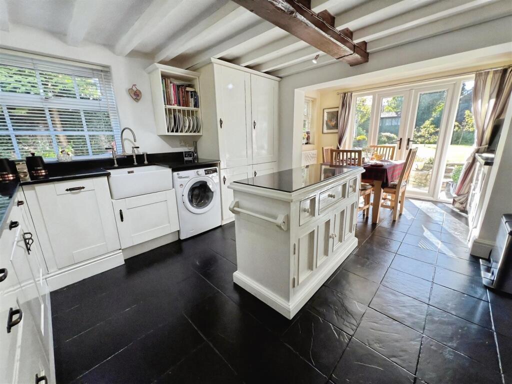 Kitchen 201.jpg