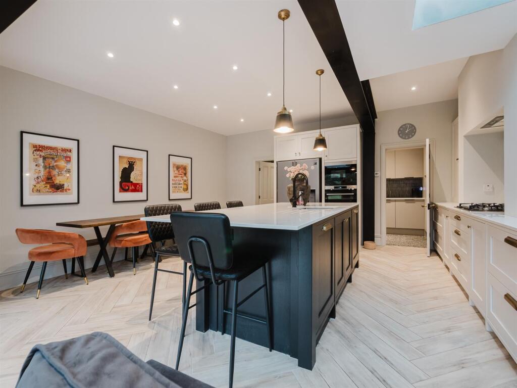 Live In Dining Kitchen