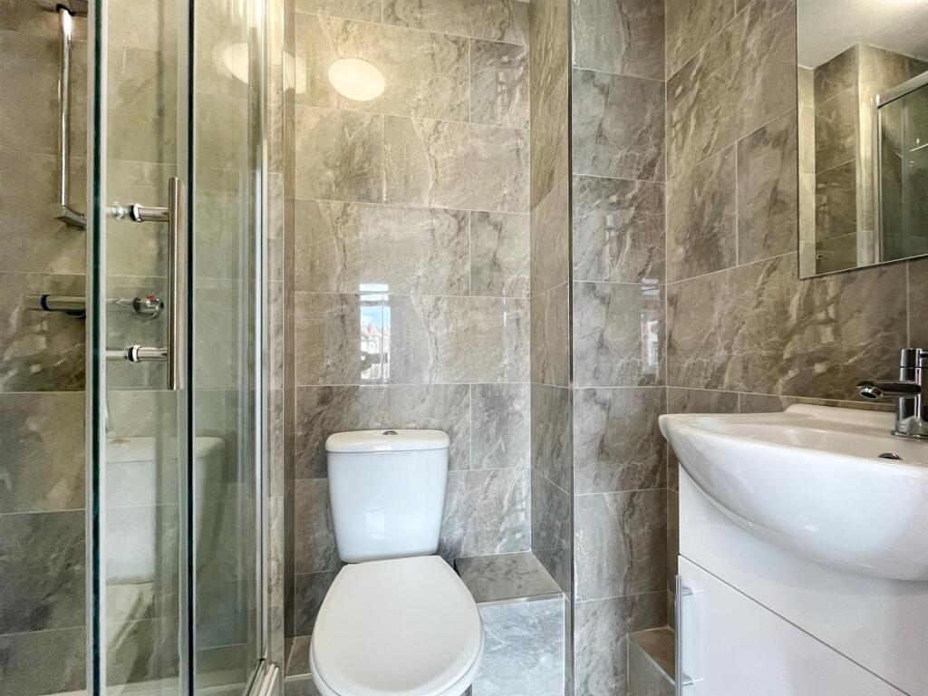 en-suite (1 of 1).jpg