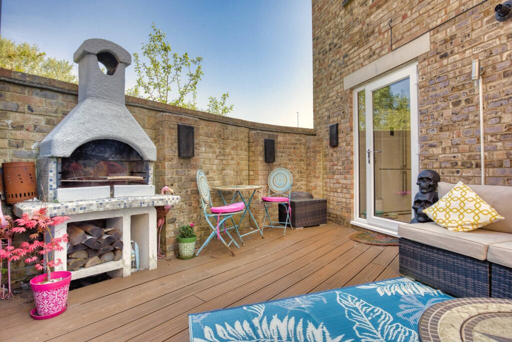 Ewemove Taunton Priory Park (25)