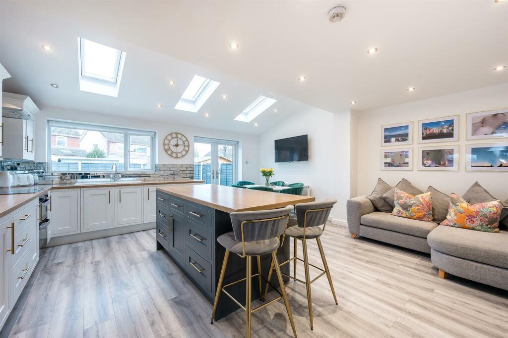 Open plan kitchen-family room