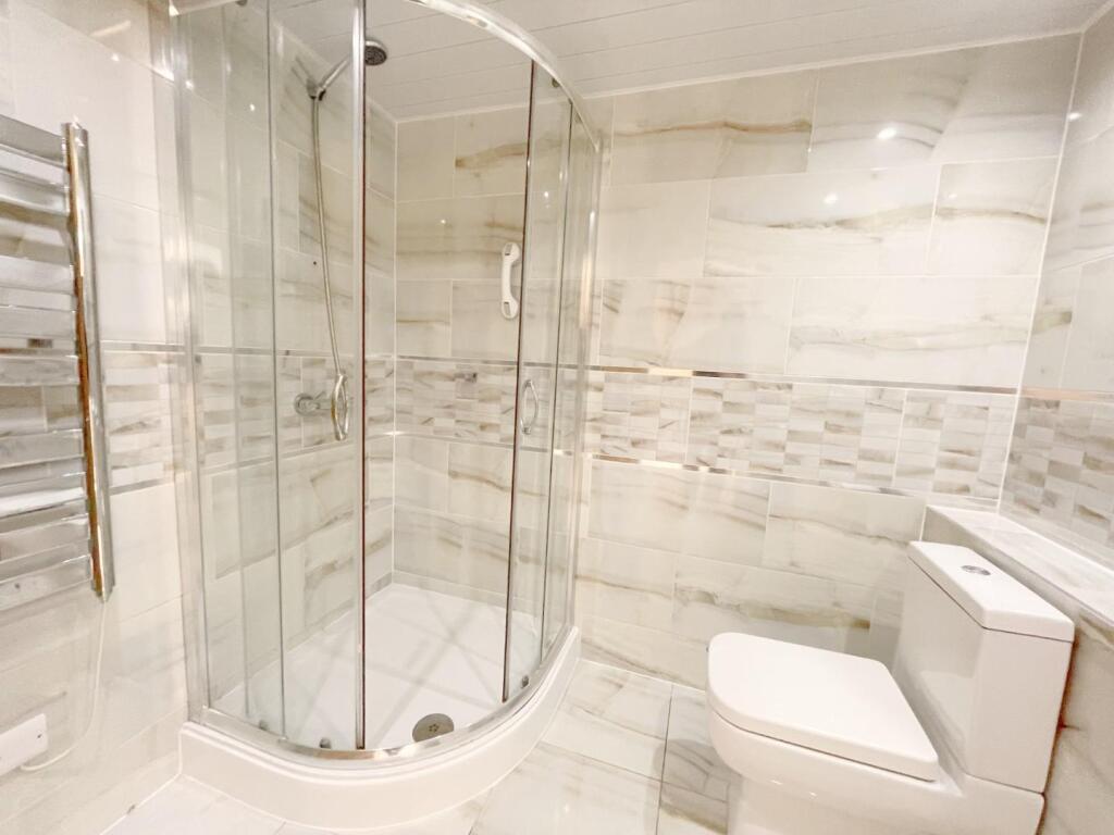 BATHROOM .jpeg