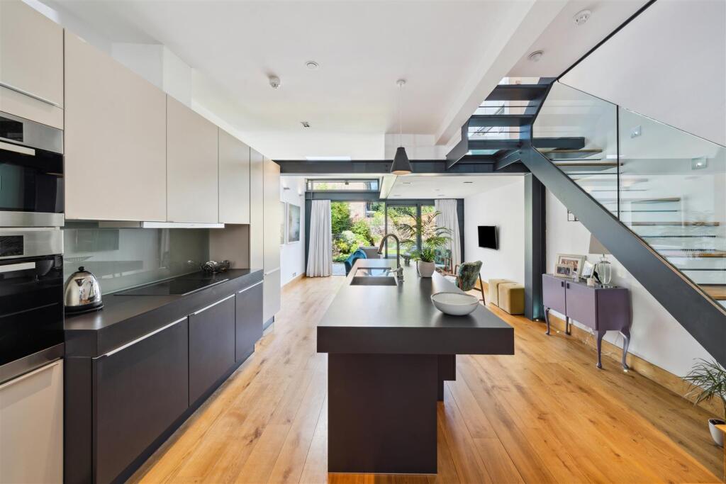 Glebe Street, W4 - FOR SALE