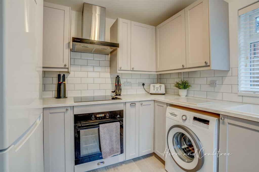 Launcelot Crescent, Thornhill, HernCrabtree (17).j