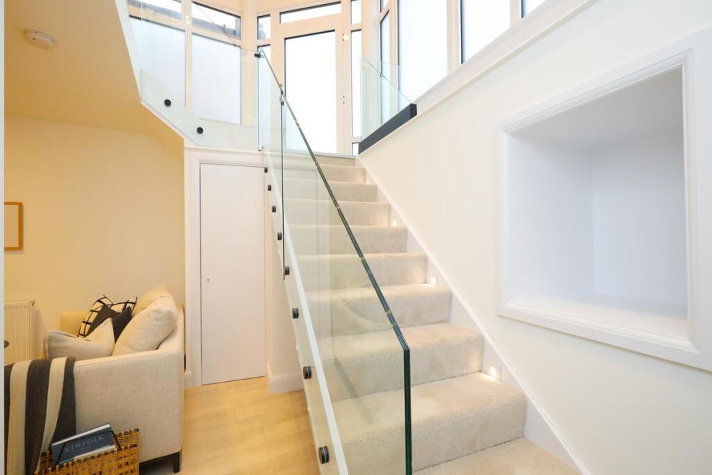 Show Flat - Mitcham Rd Sw17 (11).jpg