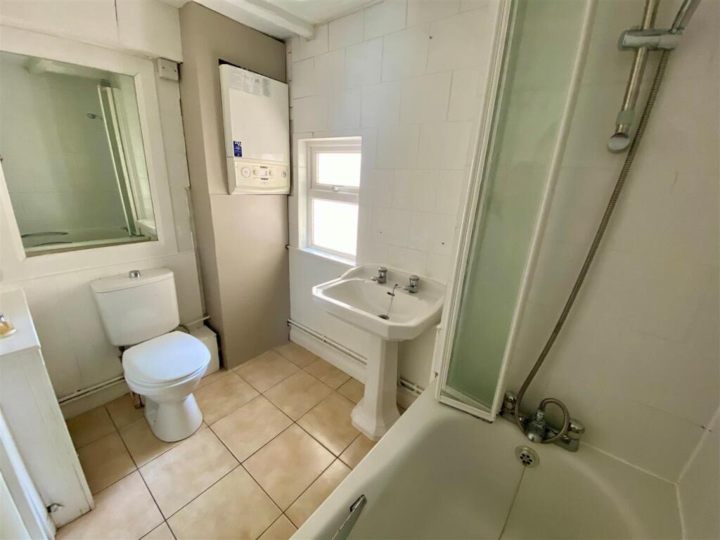 28STANIERBATHROOM.jpg