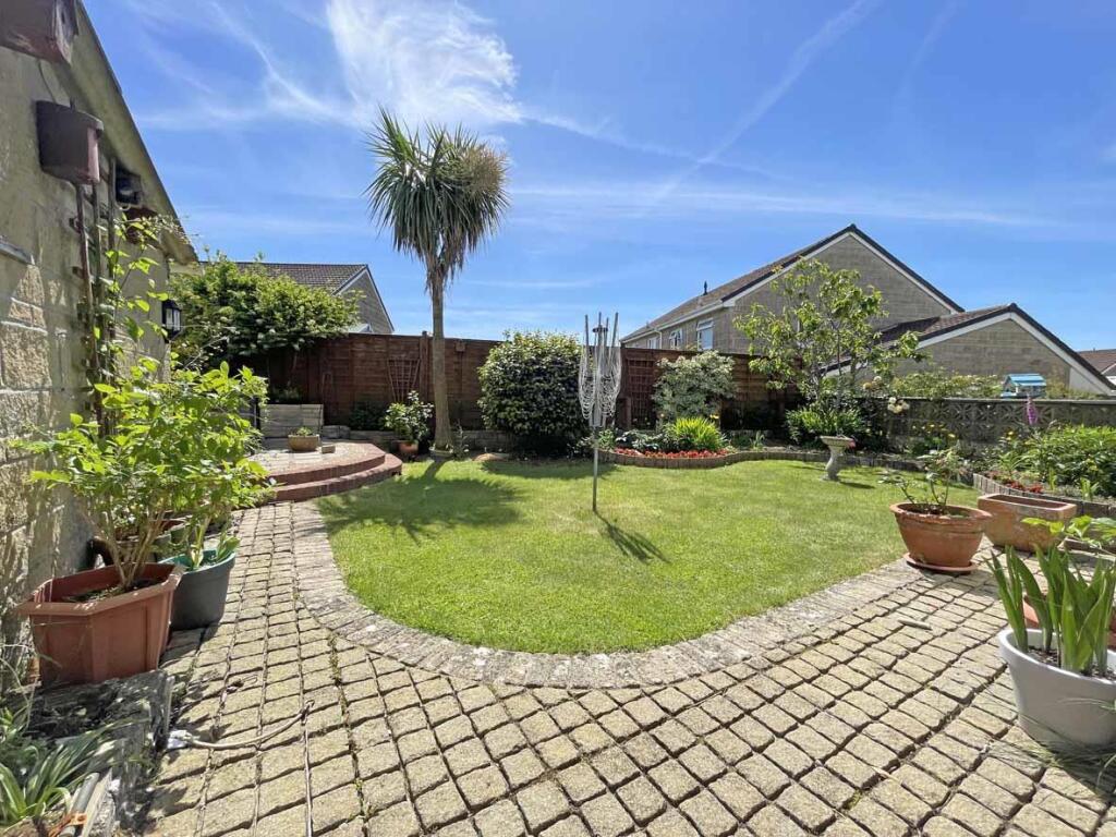 Eastcote Close 4 Garden 1.jpg