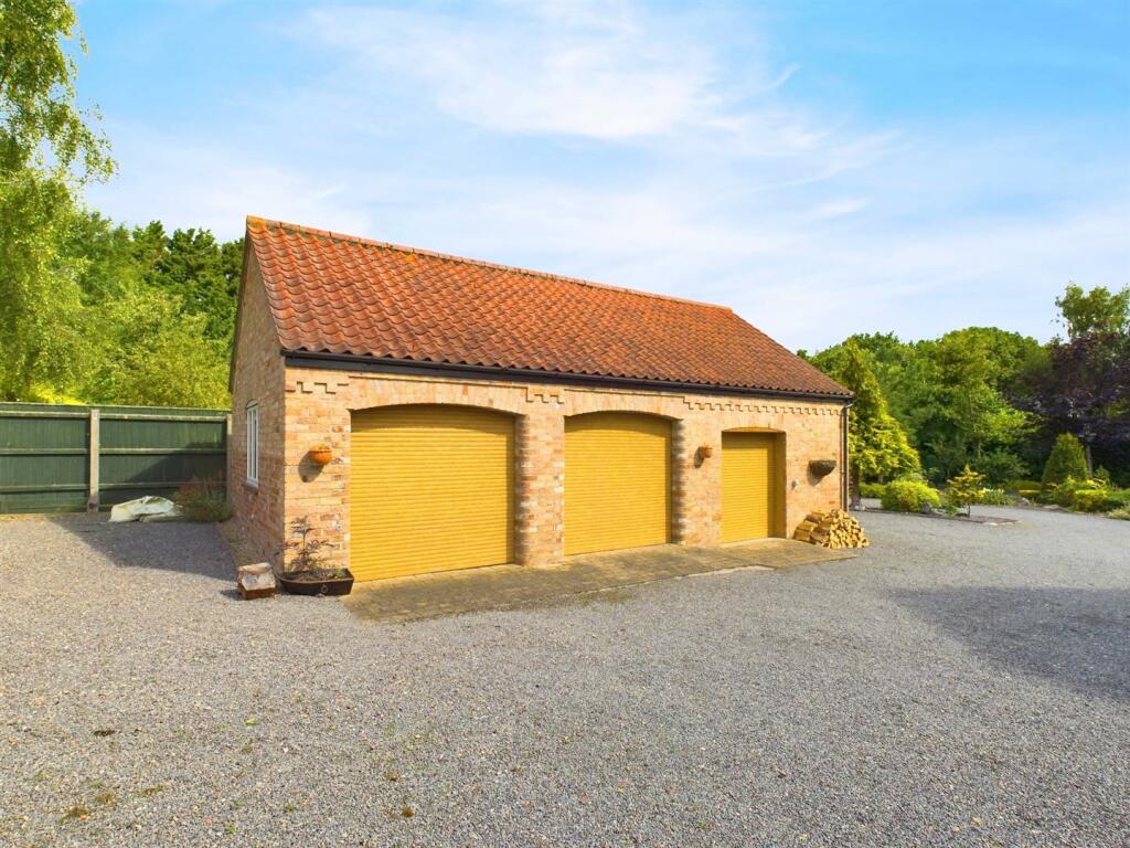 Garage &amp; Workshop