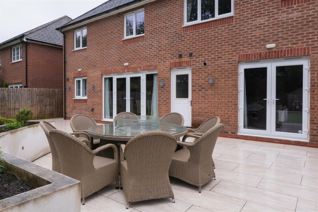 6 Stirling Close-043.jpg