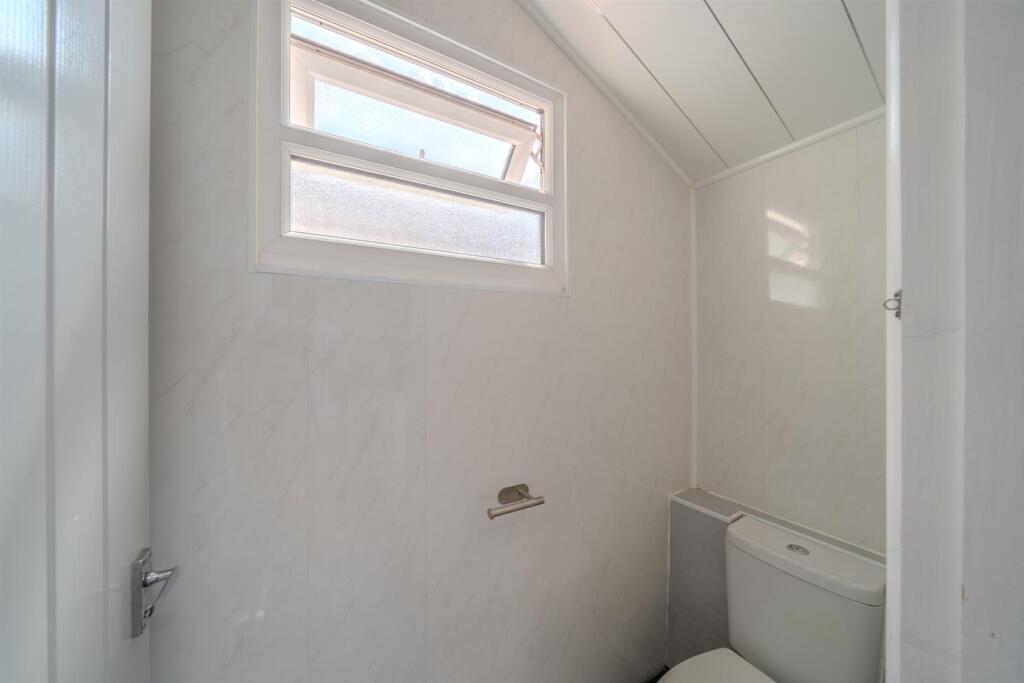 92 Court Farm Road-23.jpg