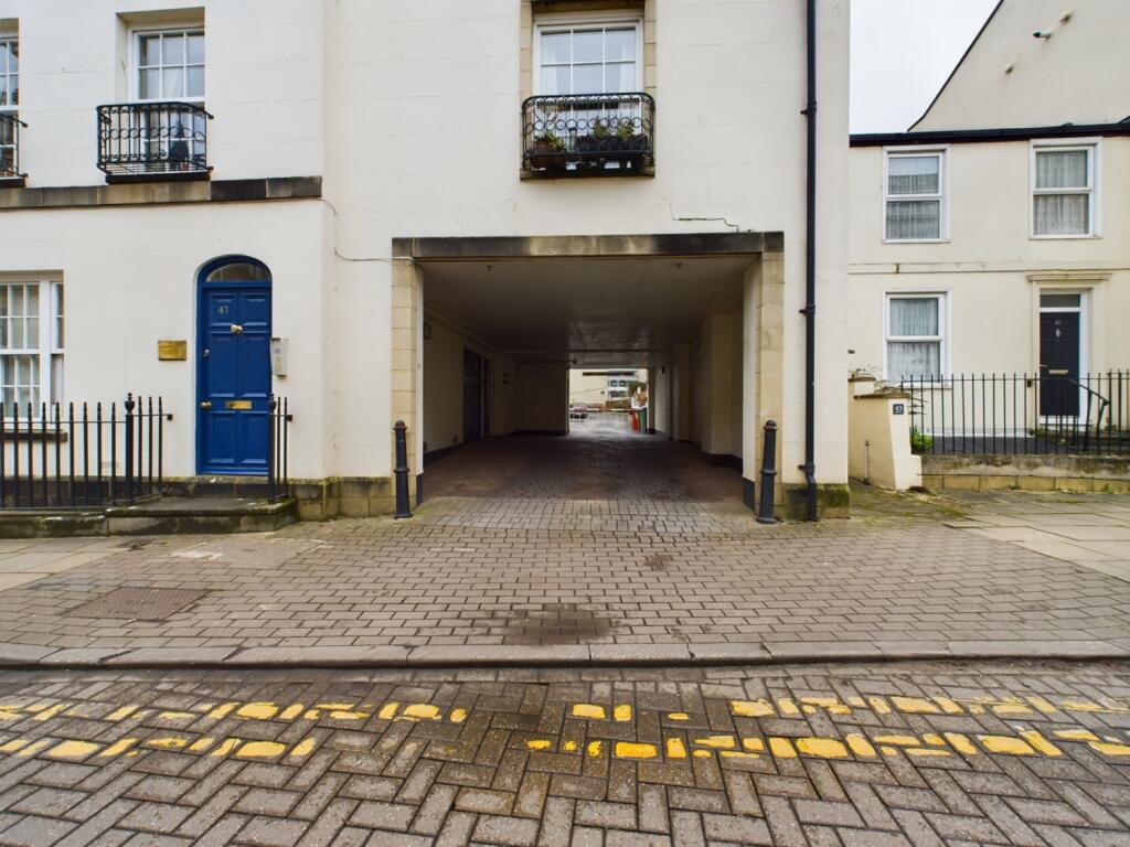 CAM01740G0-PR0191-STILL010