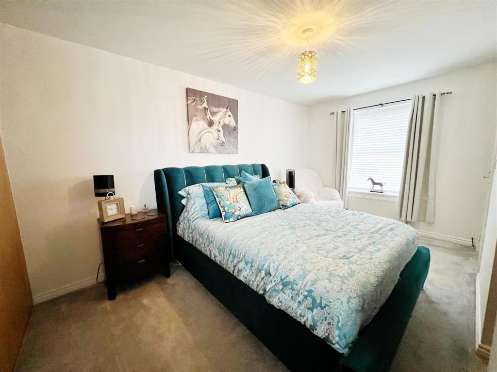 Bedroom 1 pic 1.jpg