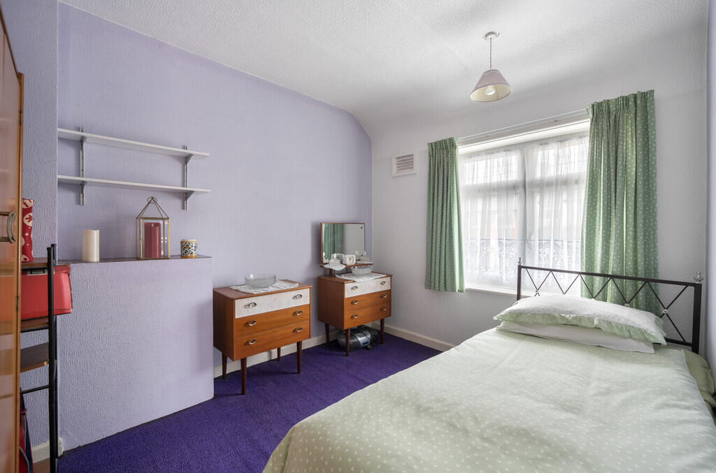 1301007-15-6835bd...