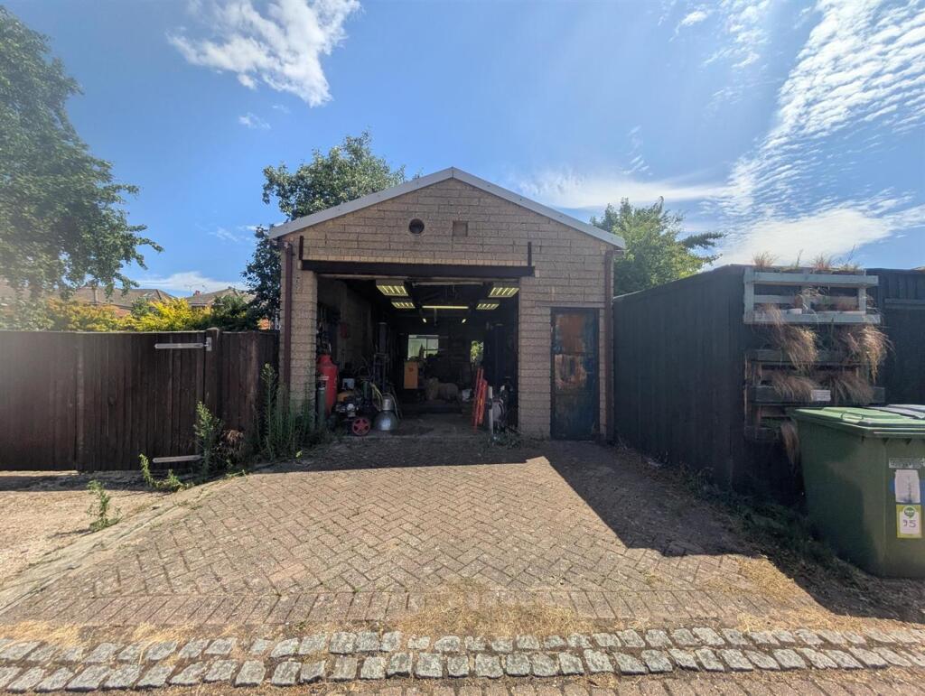 REAR PARKING/GARAGE