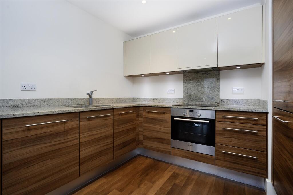 Davidson Frost-Wellings, DFW, Attlee Court, Kitche