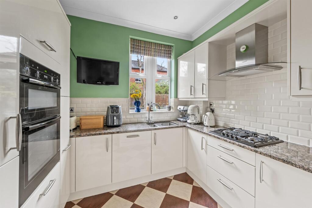 4 Bartholomews Close - 018.JPG