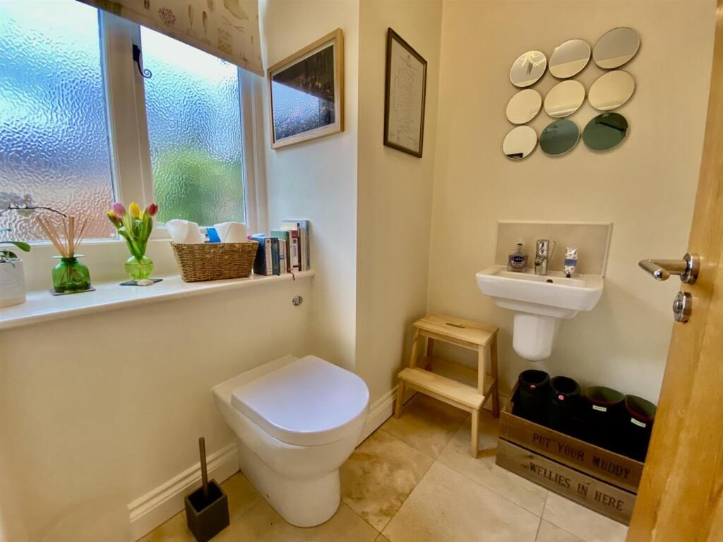CLOAKROOM WC