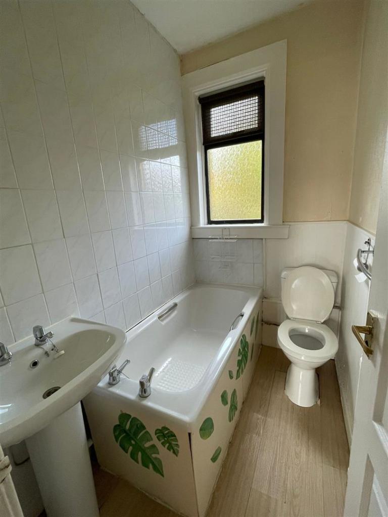 26 Mains Road Bathroom.jpg