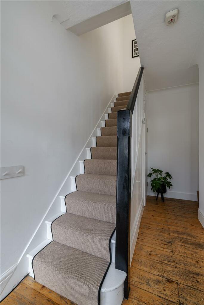 Thornwood Close, E18