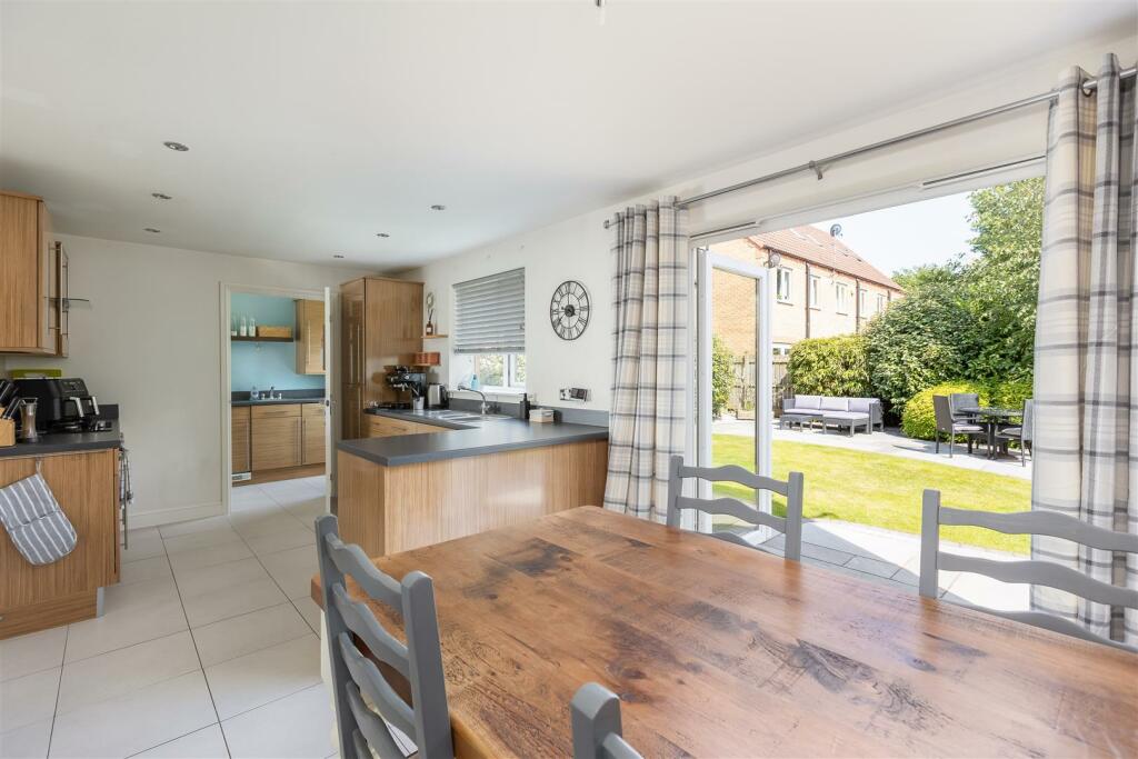 Shepherds_Hill_6_Kitchen_Dining_Room-1[1].jpg