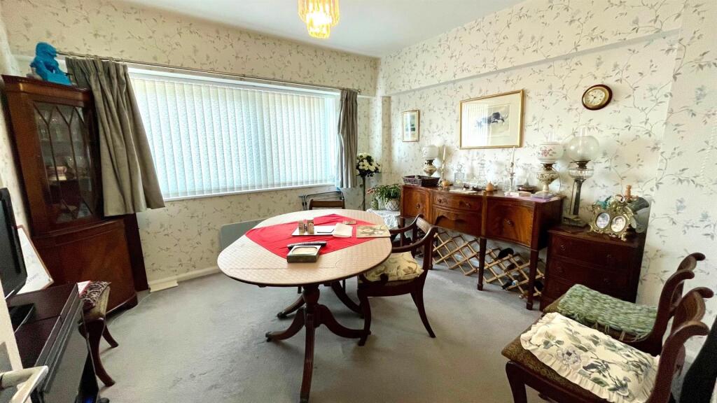 DINING ROOM/ BEDROOM 3