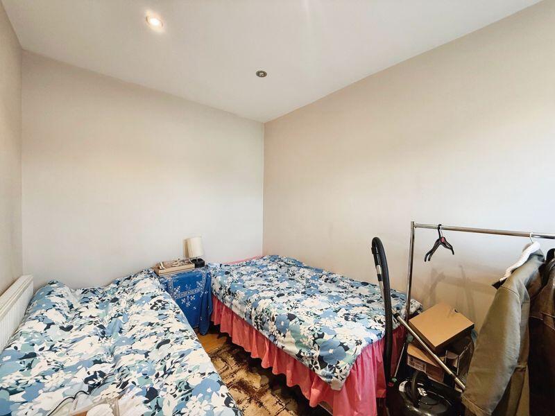 BEDROOM/STUDY