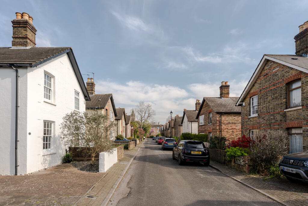 274452 - 65 Edward Road-2.jpg