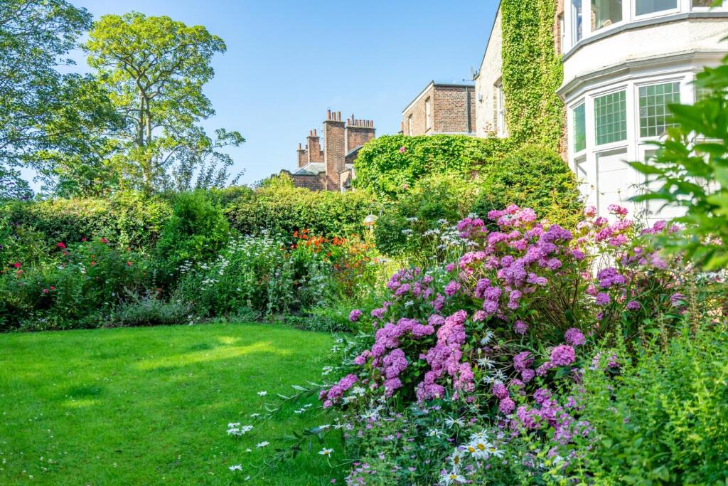 the mount 125 gardens-9.jpg