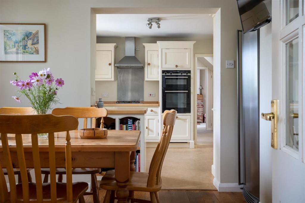 18 - Apperley - GL54 4NQ - Web.jpg