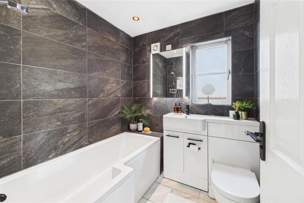 Main Bathroom.