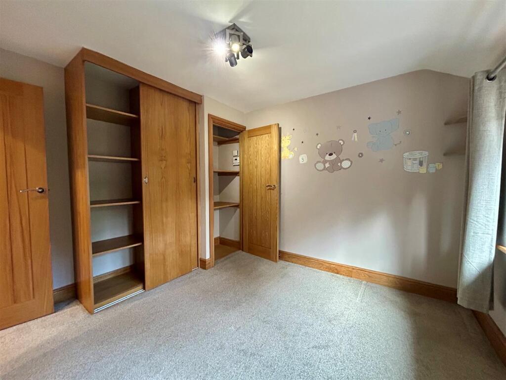 Bedroom 2 photo 2.jpg