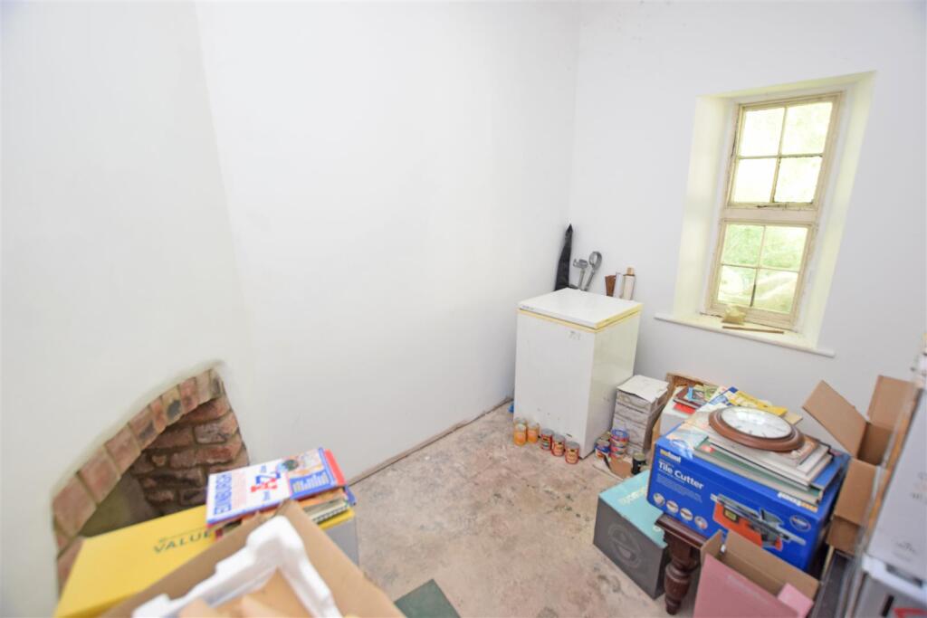 Bedroom 2 MYL.JPG