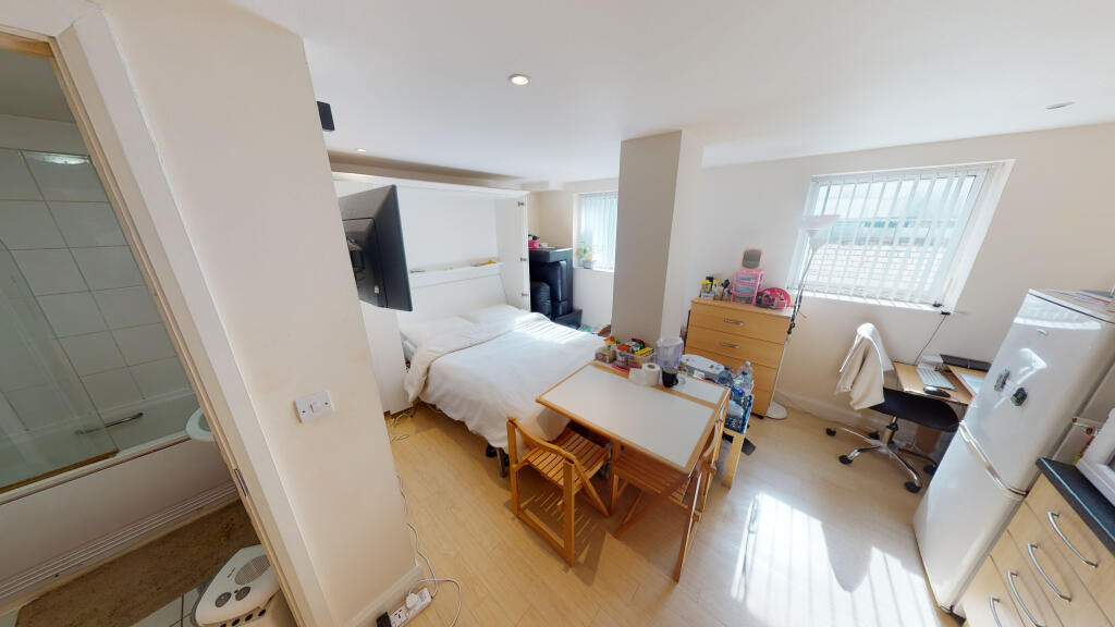 Flat-6-Queens-Apartm