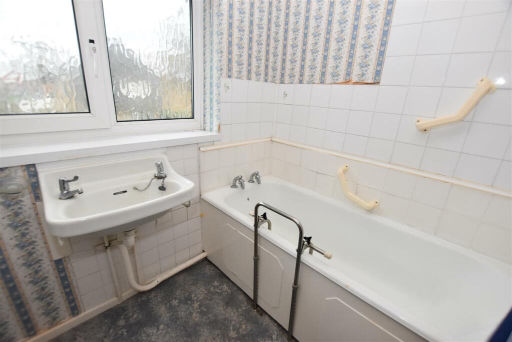 Bathroom.JPG