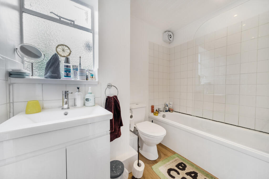 1296917-7-682d900...