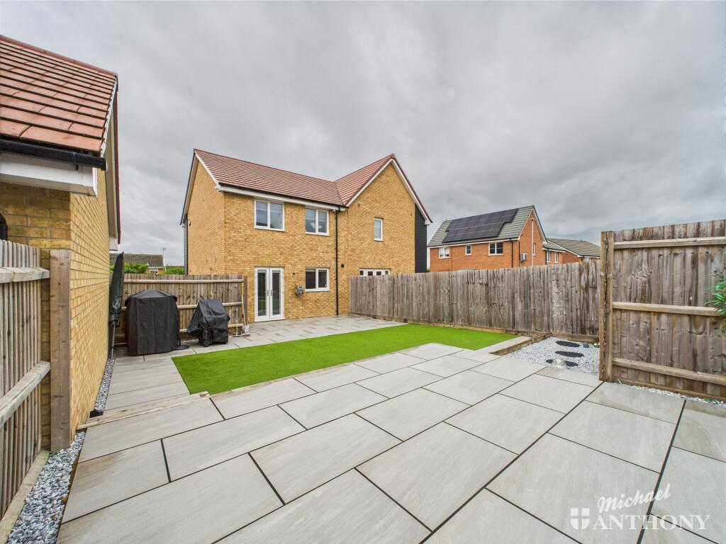 CAM02773G0-PR0305-STILL006