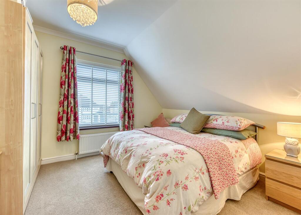 75 Birches Road-bed2.jpg