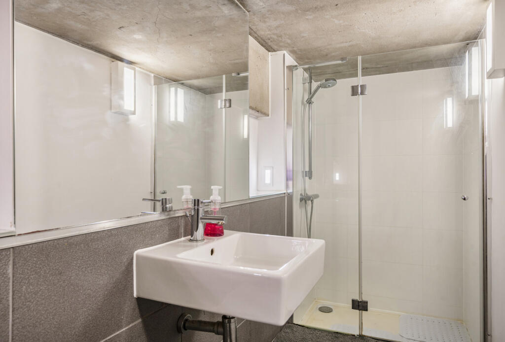 1320083-15-686bca...