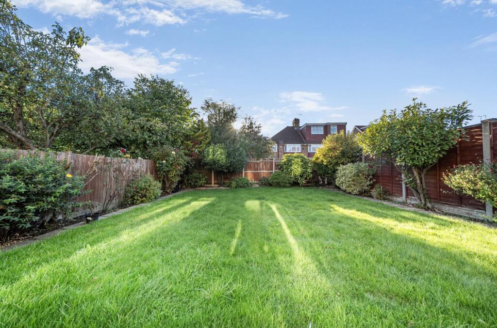 Davidson Frost-Wellings, DFW, Howberry Road, Garde