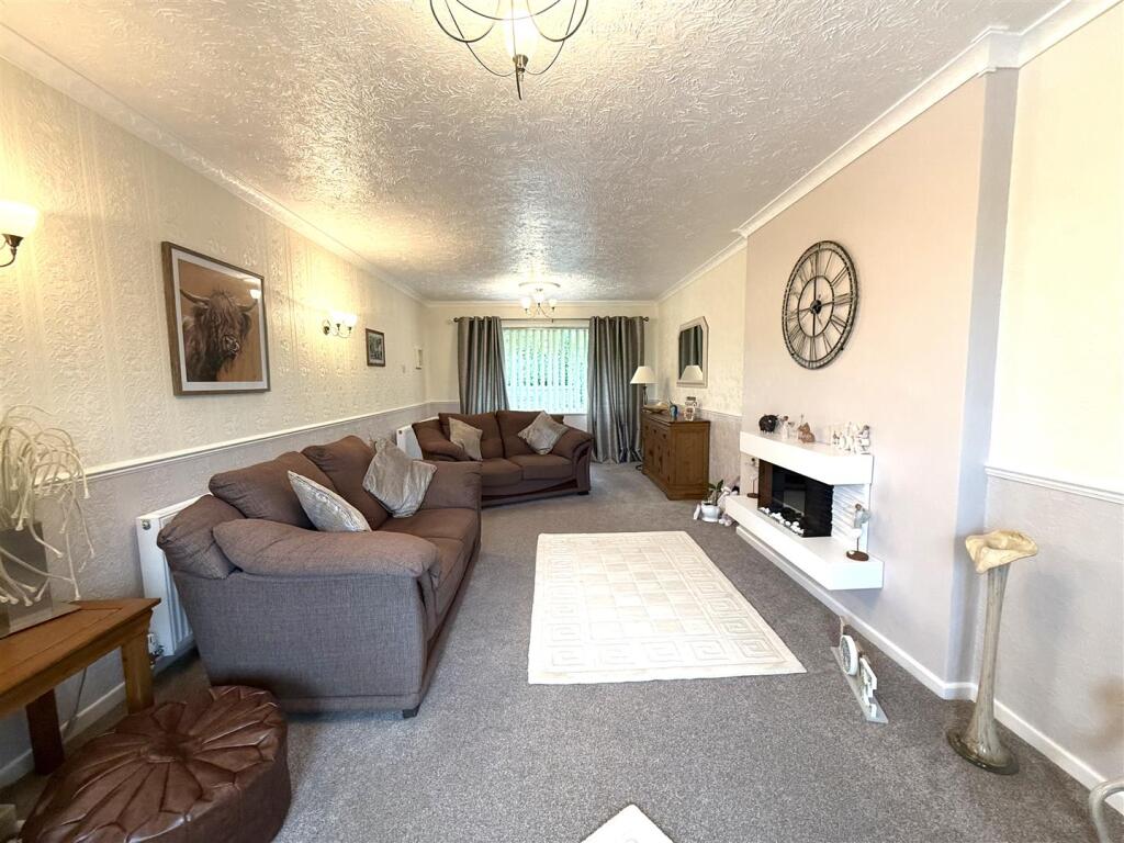 22 FARM LOUNGE 2.jpeg