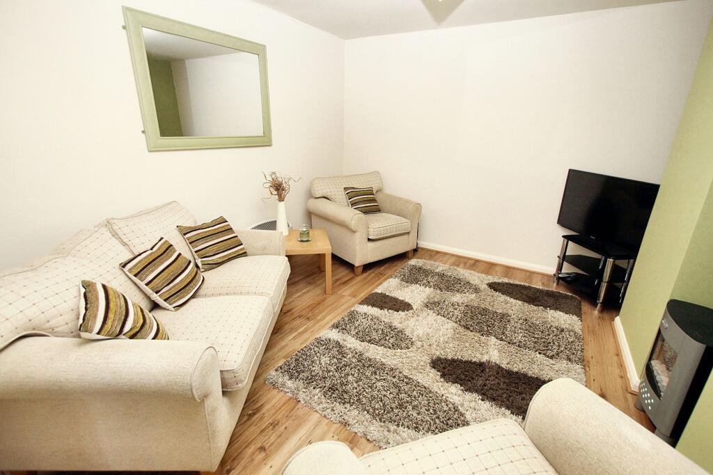Snug / Second Lounge