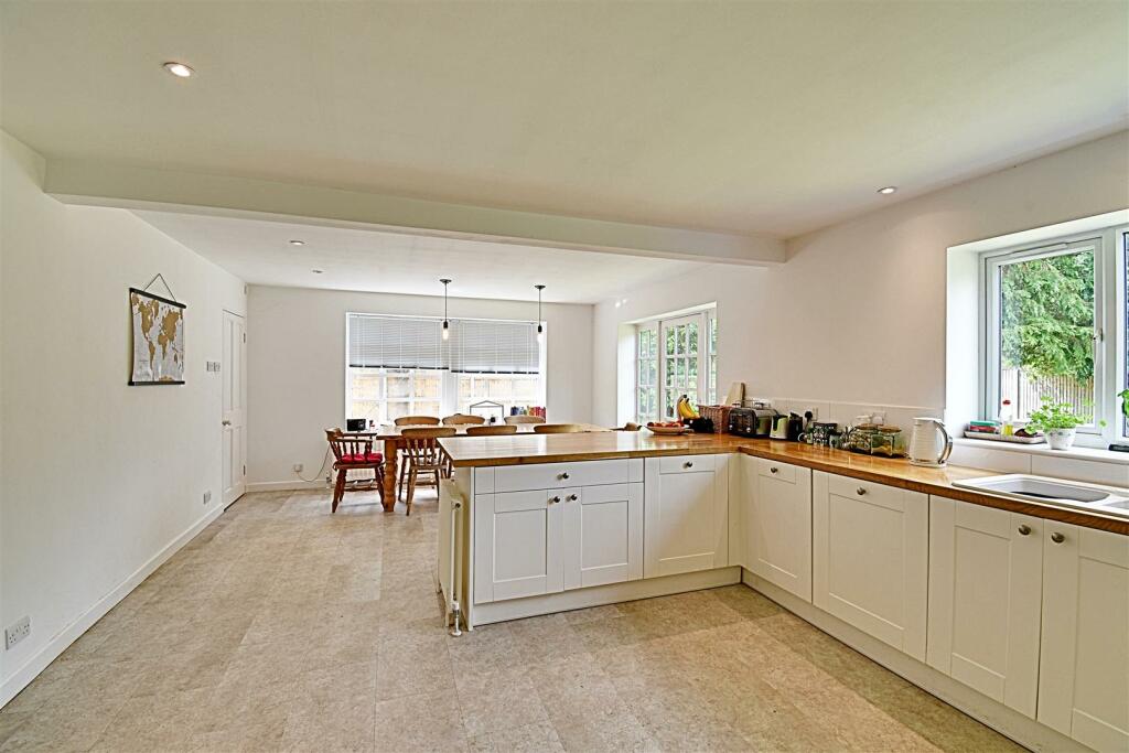 Kitchen 1.jpg
